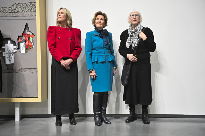 Oslo ordfører Anne Lindbo, dronning Sonja og Berit Rickhard under åpningen av utstillingen 